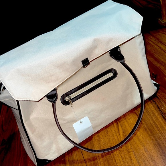 Other - NET WEEKENDER BAG! Made of vinyl and canvas overlay